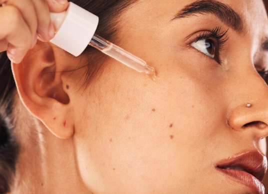 Skincare para pele seca: o que realmente funciona para hidratar
